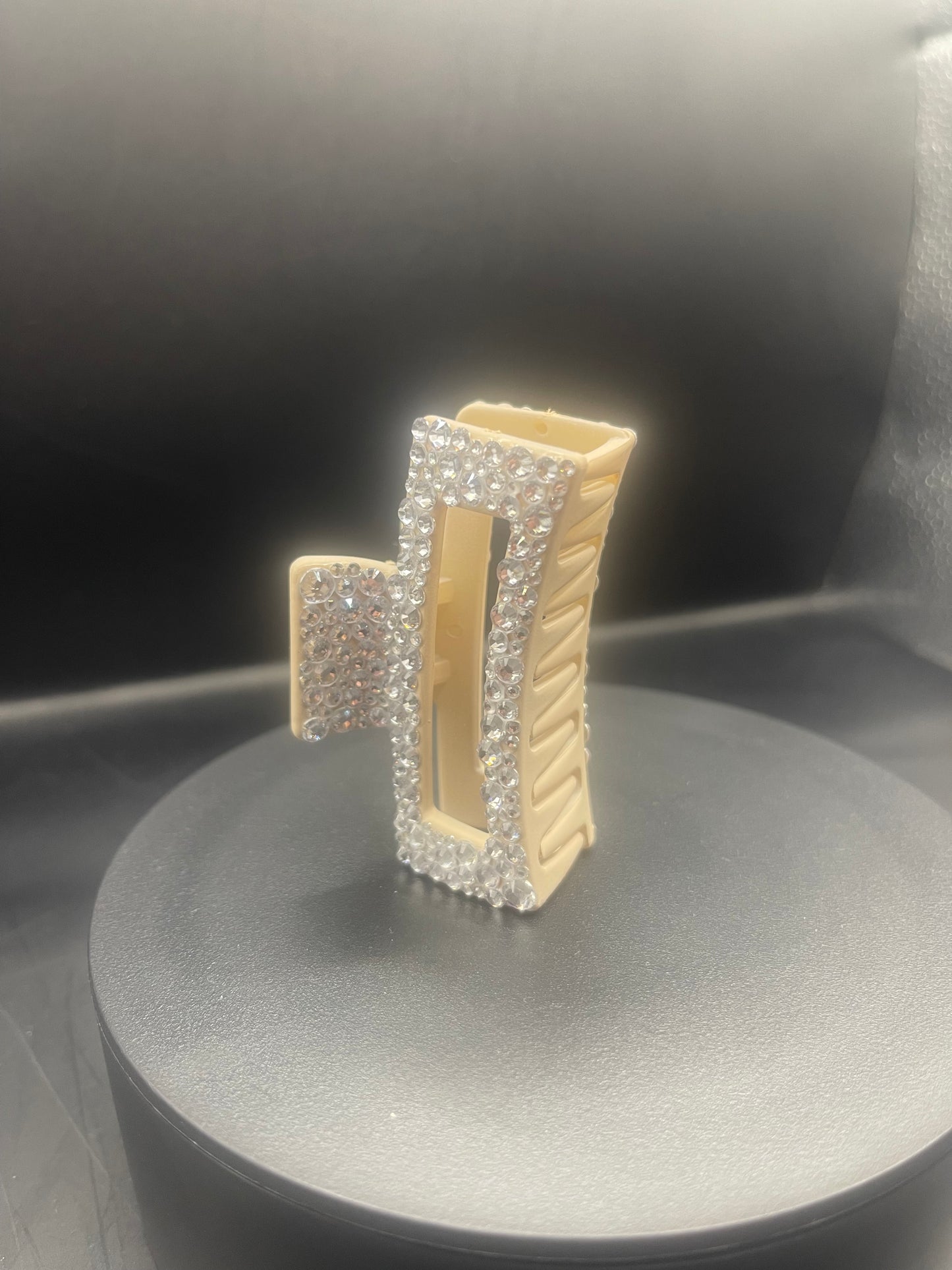 Handverzierte Mini-Haarspange – 6 cm, beige mit klaren Glitzersteinen