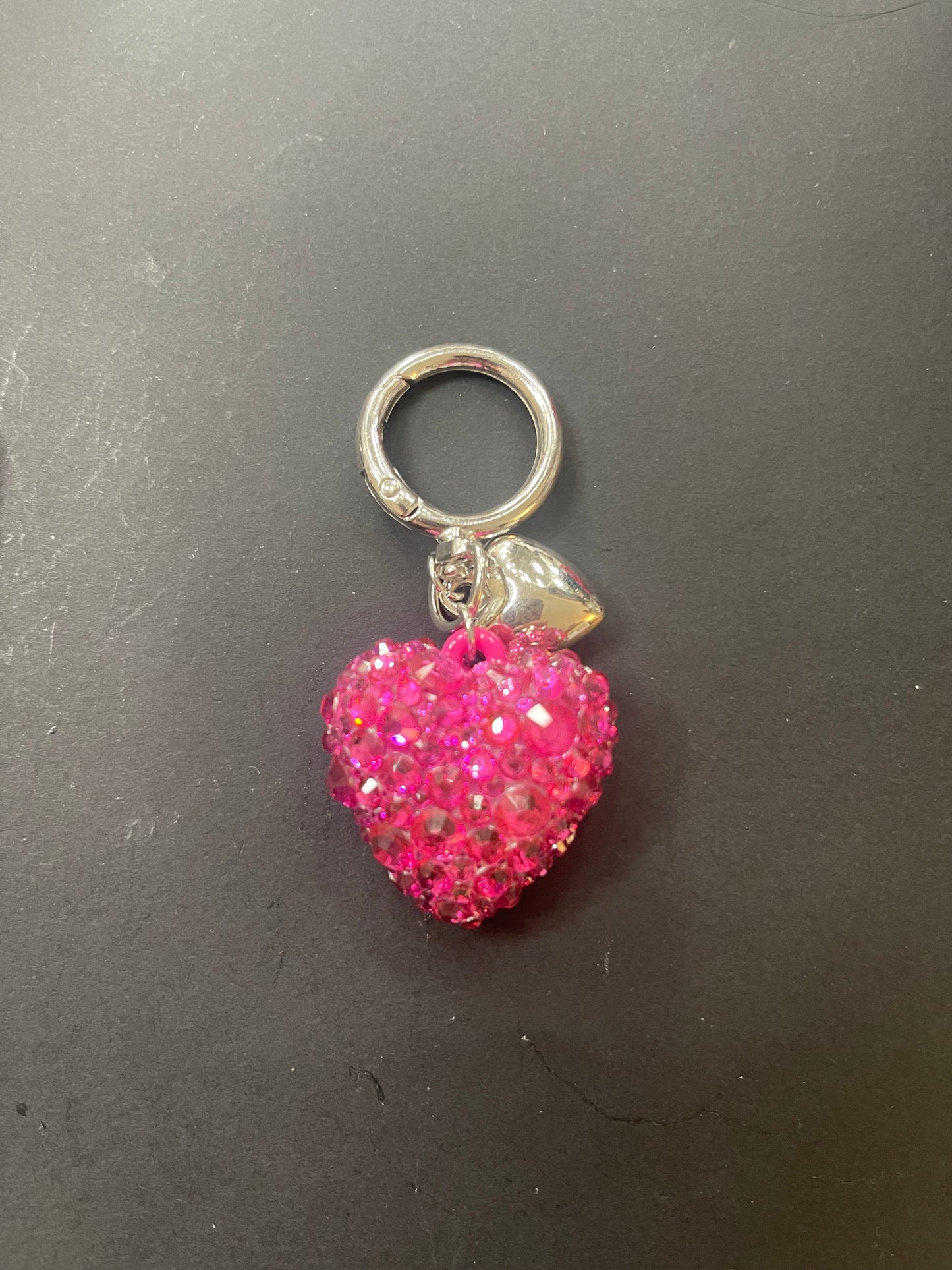 Pinker Glitzer Herz Schlüsselanhänger mit Strass & Herzdetail – handgefertigt
