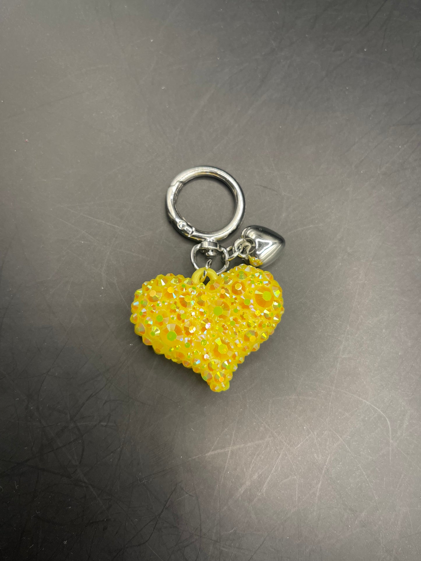 Gelber Glitzer-Herz Schlüsselanhänger mit Strasssteinen ✨ | Geschenkidee von Theglitterthing