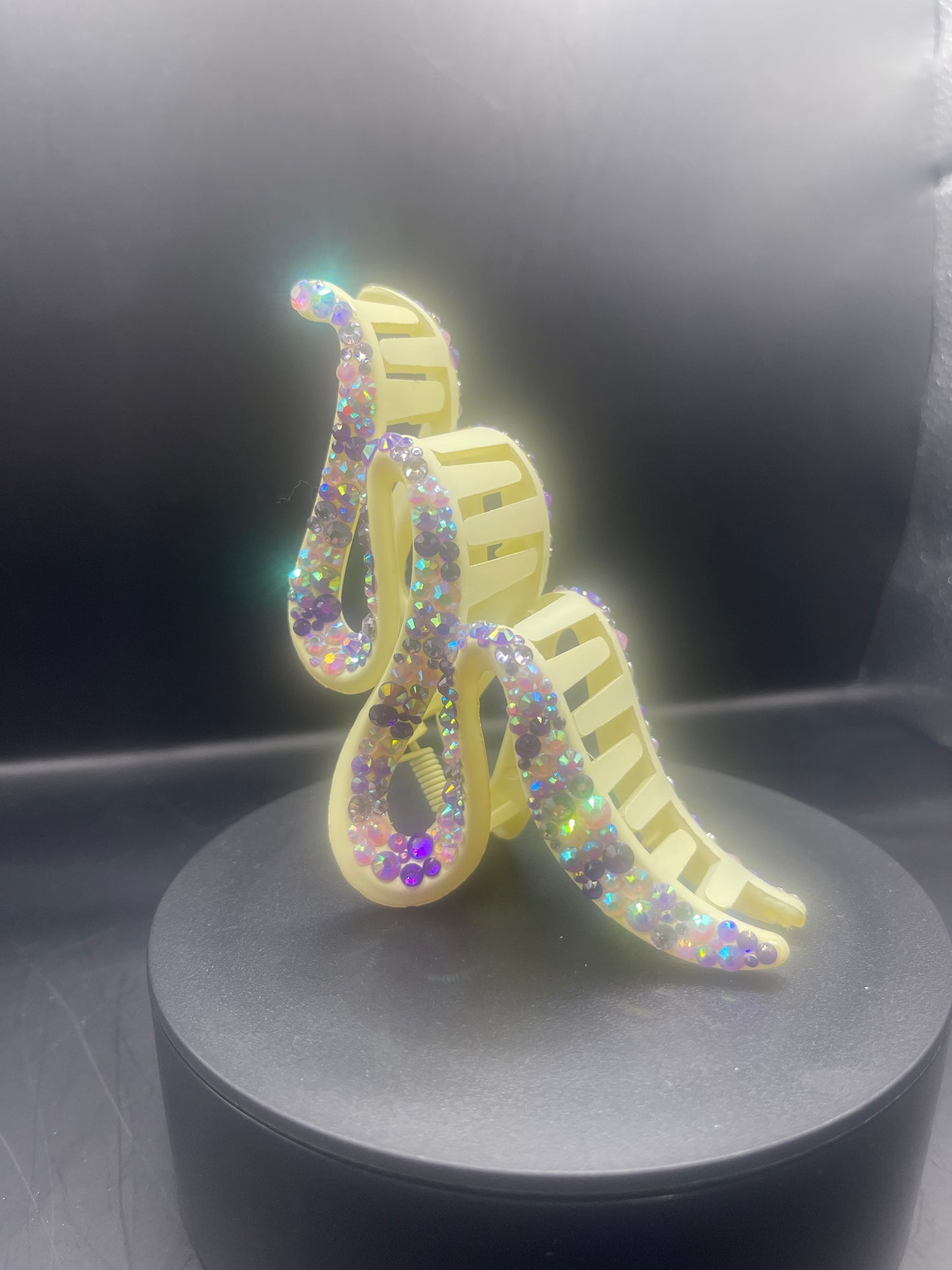 Iridescent Cream Wave Haarspange – Handbeklebt mit Aurora-Strass | Unikat