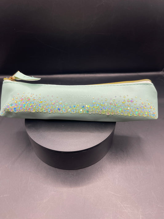 Mint Glow Etui – Handverziert mit Aurora-Strass | Einzigartiges Glitzer-Unikat