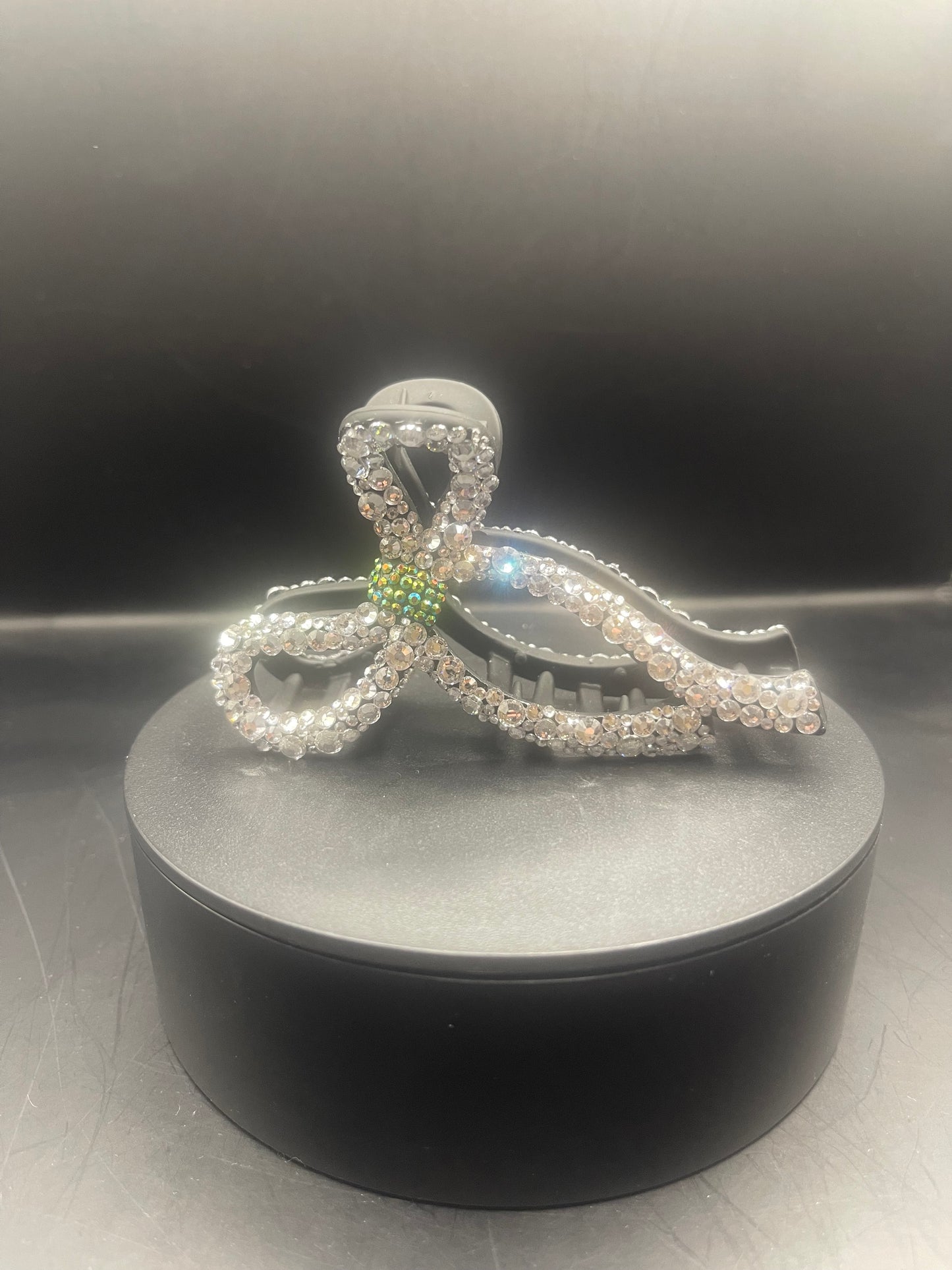 Schleifen-Haarspange 10 cm – Handverziert mit Silber- & AB-Strass | Unikat von TheGlitterThing