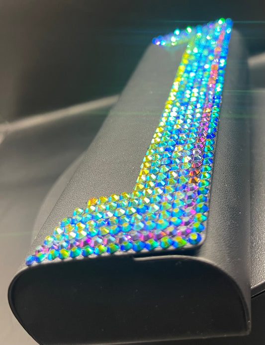 Brillenetui „Rainbow Shine“ – handverziert mit bunten Strasssteinen