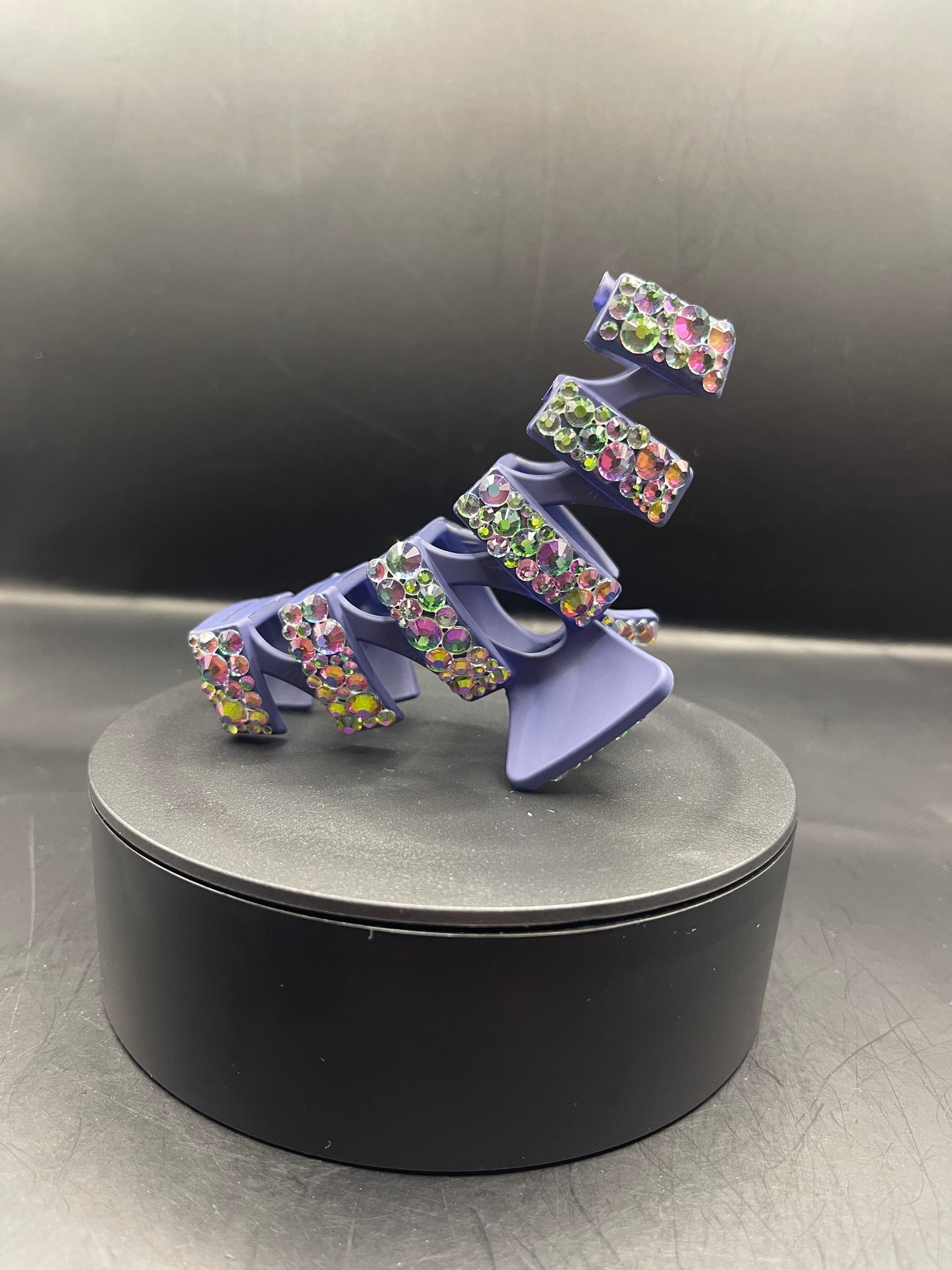 Glitzer-Haarspange Dunkelblau mit Multicolor-Strasssteinen – handverziert