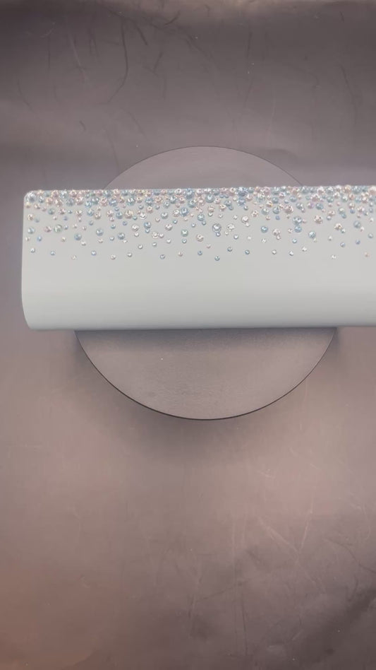 Handverziertes Brillenetui – Hellblau mit Strass (Blau & Silber) | Einzigartig & Funkelnd