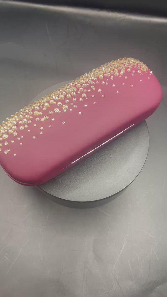 Rosé Brillenetui mit goldenen Glitzersteinen – handverziert & elegant ✨