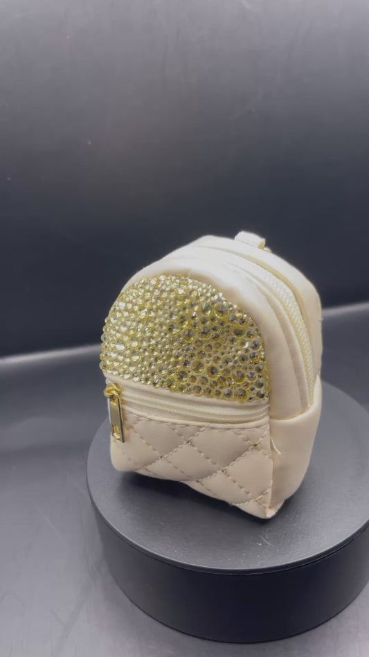 Mini-Rucksack Portemonnaie in Weiß mit Gold-Strass – Handverziertes Unikat von TheGlitterThing